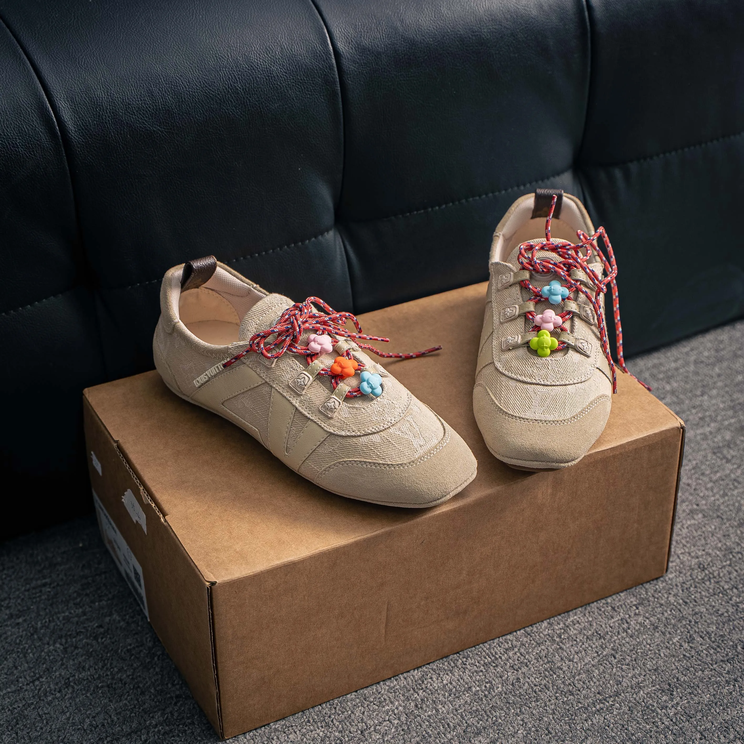 # LV SNEAKERWA Sneakers LV Sneakenina Sneakers Cowhide Leather ， mono grammar Canvas LV ， Shoes